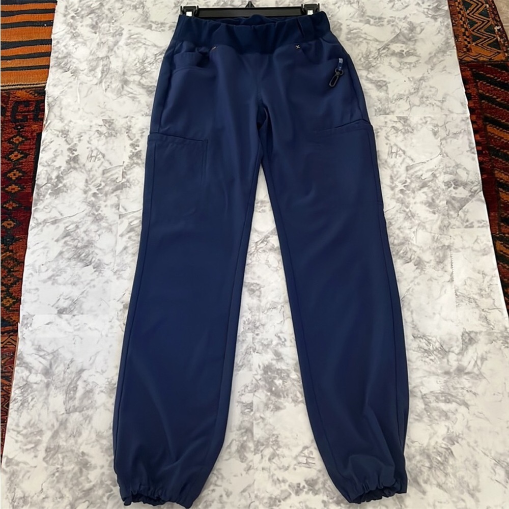 Cherokee flex jogger scrubs. Navy blue